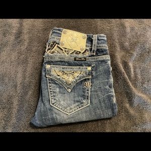 Miss Me mid rise crop size 27